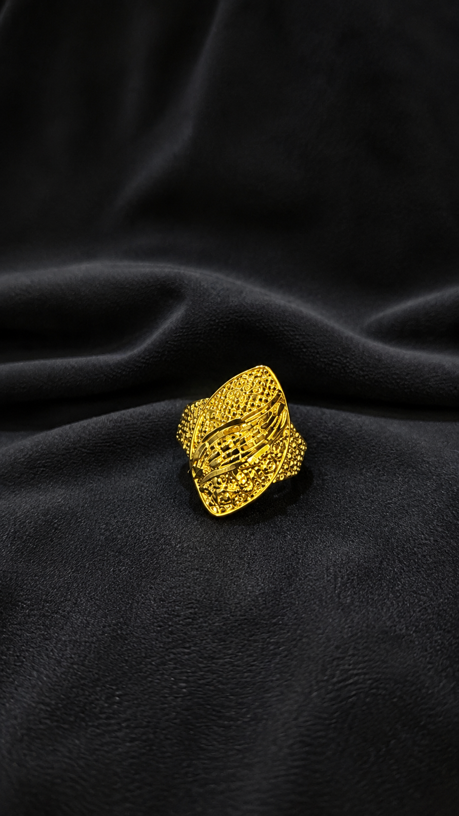 Golden Royale Filigree Ring
