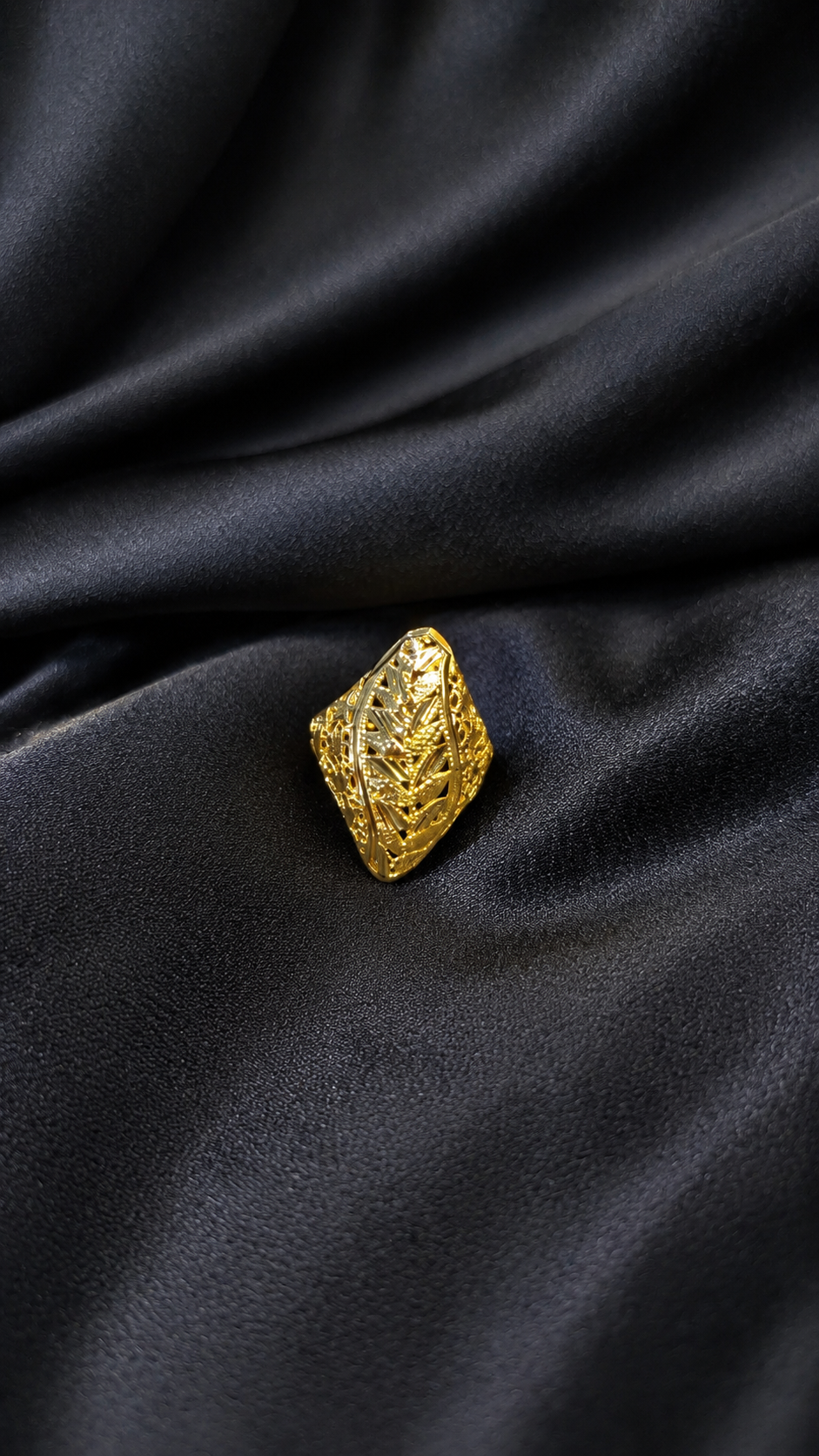 Golden Royal Leaf Ring